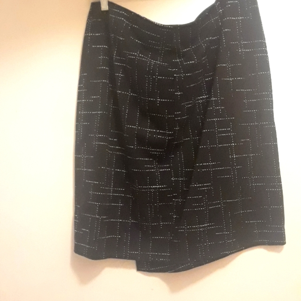Black & White Ellen Tracy skirt